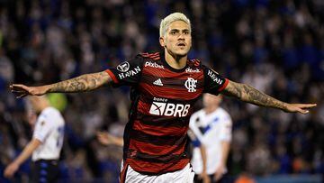 Flamengo's Brazilian forward Pedro celebrates after scoring against Velez Sarsfield during their Copa Libertadores first leg semifinal football match between Velez Sarsfield and Flamengo, at the Jose Amalfitani stadium, in Buenos Aires, on August 31, 2022. (Photo by Luis ROBAYO / AFP)