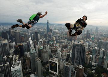 Impresionantes imágenes del Salto Internacional de la Torre en Kuala Lumpur