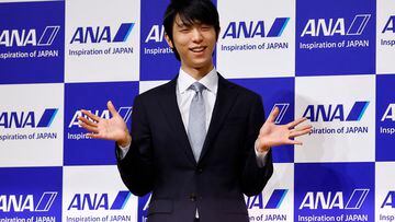 El patinador japonés Yuzuru Hanyu posa ante los medios en la rueda de prensa en la que ha anunciado su retirada como profesional.