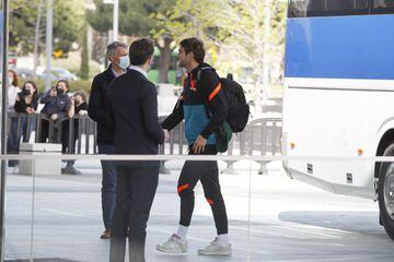Marcos Alonso, a su llegada al hotel donde se aloja el Chelsea en Madrid.