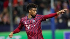 SALZBURG, AUSTRIA - FEBRUARY 16: Kingsley Coman of FC Bayern Muenchen warms up prior to the UEFA Champions League Round Of Sixteen Leg One match between FC Red Bull Salzburg and FC Bayern M&uuml;nchen at Football Arena Salzburg on February 16, 2022 in Sal