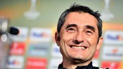 (FILES) This file photo taken on October 19, 2016 shows Athletic&#039;s head coach Spanish Ernesto Valverde smiling during a press conference, in Genk on the eve of the e Europa League football match agains RC Genk. Valverde was appointed as the new coach of FC Barcelona on May 29, 2017 replacing outgoing coach Luis Enrique. / AFP PHOTO / YORICK JANSENS