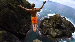 Cliff Jumping Haw&aacute;i