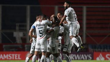 Santos gana y está cerca de la fase de grupos de la Copa Libertadores