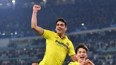 TURIN, ITALY - MARCH 16: Pau Torres of Villarreal CF celebrates their sides second goal with team mate Gerard Moreno during the UEFA Champions League Round Of Sixteen Leg Two match between Juventus and Villarreal CF at Juventus Stadium on March 16, 2022 i