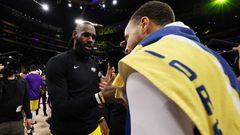 LOS ANGELES, CALIFORNIA - MAY 12: LeBron James #6 of the Los Angeles Lakers shakes hands with Stephen Curry #30 of the Golden State Warriors following game six of the Western Conference Semifinal Playoffs at Crypto.com Arena on May 12, 2023 in Los Angeles, California. NOTE TO USER: User expressly acknowledges and agrees that, by downloading and or using this photograph, User is consenting to the terms and conditions of the Getty Images License Agreement.   Harry How/Getty Images/AFP (Photo by Harry How / GETTY IMAGES NORTH AMERICA / Getty Images via AFP)