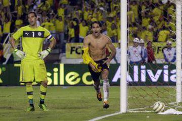 En las Eliminatorias a Brasil 2014, Falcao se convirtió en uno de los mejores jugadores de la Selección Colombia al ser determinante en la clasificación al Mundial. El 11 de octubre de 2013, el atacante anotó un doblete en el empate ante Chile 3-3 después de comenzar perdiendo 3-0. Un resultado que certificó el regreso del equipo nacional a la cita mundialista luego de 16 años.