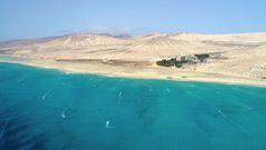 Playa de Sotavento, P&aacute;jara, Fuerteventura (Las Palmas), vista desde el aire y desde el mar. 