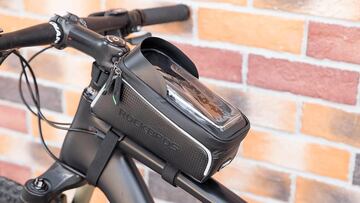 Soporte impermeable para el móvil en la bicicleta