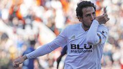 Dani Parejo celebra un gol durante el partido entre el Valencia y el Huesca.