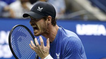 New York (United States), 30/08/2021.- Andy Murray of Great Britain reacts during his loss to Stefanos Tsitsipas of Greece during their match on the first day of the US Open Tennis Championships the USTA National Tennis Center in Flushing Meadows, New Yor
