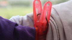 “Tendido arcoíris”, el truco japonés para tender la ropa dentro de casa sin que huela a humedad