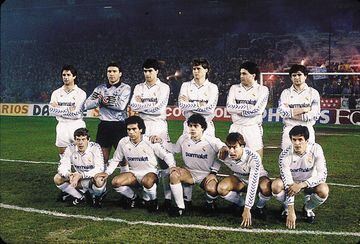 El once del Real Madrid campeón de la Liga 1988. Arriba, de izquierda a derecha: Chendo, Buyo, Michel, Tendillo, Gordillo, Camacho. Abajo, de izquierda a derecha: Butragueño, Hugo Sánchez, Sanchís, Martín Vázquez y Jankovic. 
 