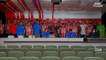 Jugadores de Chivas, presentes en la conferencia de prensa.