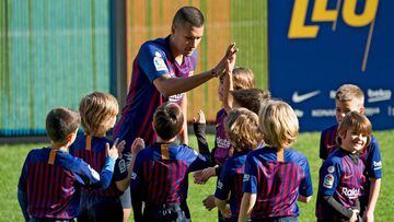 Barcelona&#039;s new player Colombian defender Jeison Murillo greets children during his official presentation at the Camp Nou stadium in Barcelona on December 27, 2018. 