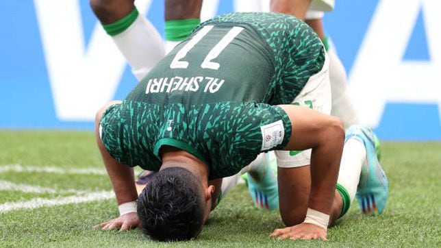 Who scored for Saudi Arabia against Argentina in their 2-1 victory in Group C?