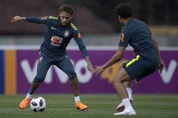 Brazil's player Neymar (L) and Marquinhos (R) vie for the ball during a training session of the national football team ahead of FIFA's 2018 World Cup, at Granja Comary training centre in Teresopolis, Rio de Janeiro, Brazil, on May 24, 2018.  / AFP PHOTO /
