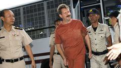 BANGKOK, THAILAND - 2009/03/17: Accused Russian arms smuggler Viktor Bout, arrested in Thailand in March 2008, is brought to the Bangkok criminal court for a hearing. American authorities want him extradited to the USA.. (Photo by Thierry Falise/LightRocket via Getty Images)