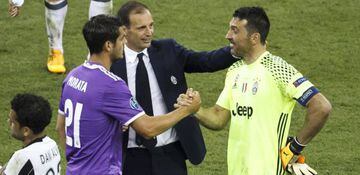 Morata is congratulated by Allegri and Buffon.