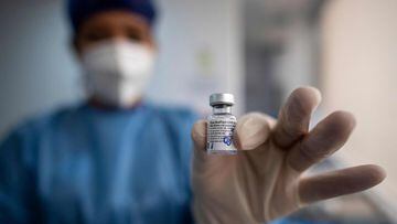 A health worker holds a vial of the Pfizer-BioNTech vaccine against COVID-19 at the Hospital Central in Bogota, on February 19, 2021. (Photo by Juan BARRETO / AFP)