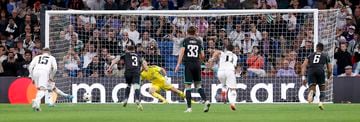Modric transformó así el penalti que puso en ventaja al Madrid.