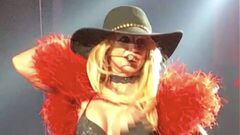 Britney Spears: topless involuntario por un descuido en una actuaci&oacute;n. Foto: Twitter