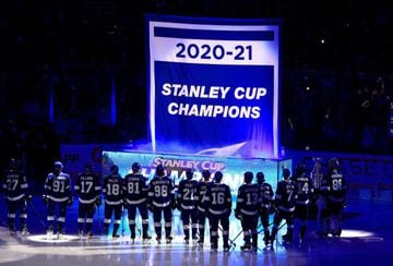 TAMPA, FLORIDA - OCTOBER 12: The Tampa Bay Lightning watch as a banner celebrating their 2020-21 Stanley Cup Championship before the first period of a game against the Pittsburgh Penguins at Amalie Arena on October 12, 2021 in Tampa, Florida.