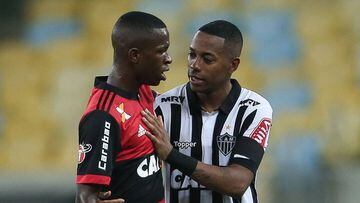 Vinicius and Robinho speak after the final whistle at the Maracana.