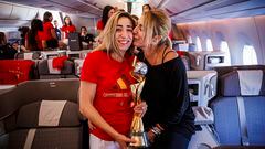 2023-08-21 Celebración de la selección española en el avión. Olga Carmona.