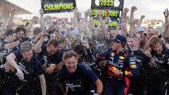 Red Bull celebra su título de constructores en Japón.