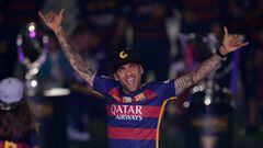 Barcelona&#039;s Brazilian defender Dani Alves acknowledges the crowd during celebrations at the Camp Nou stadium in Barcelona on May 23, 2016 following their Spanish &quot;Copa del Rey&quot; (King&#039;s Cup) final football match 2-0 victory over Sevilla
