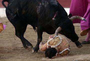 El torero Iván Fandiño recibió una cornada mortal de un toro de la ganadería Baltasar Ibán en la plaza francesa de Aire Sur L'Adour, 