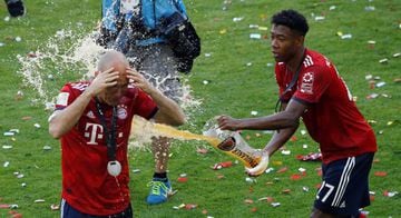 David Alaba celebrates Bayern's Bundesliga victory.
