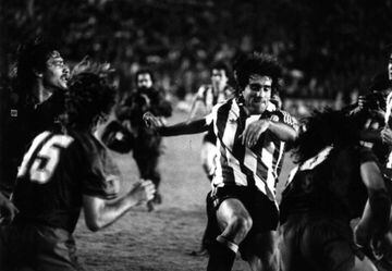 El duelo entre Athletic y Barcelona habían ganado en intensidad y llegó la final de la Copa del Rey. El partido acabó con un resultado muy ajustado, pero la tensión y las patadas, al límite, se repartieron a lo largo del partid, pero tras el pitido final todo se desmadró. Maradona se enfrentó con varios jugadores bilbaínos y quedaran para el recuerdo la patada voladora de Migueli sobre la espalda de De Andrés y la de Clos a Patxi Salinas.  Estas lamentables imágenes se hicieron célebres.