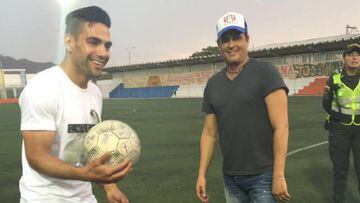 Falcao y Carlos Vives disfrutan del fútbol en Santa Marta