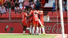 Los jugadores del Almería, celebrando el 1-0, obra de Robertone.