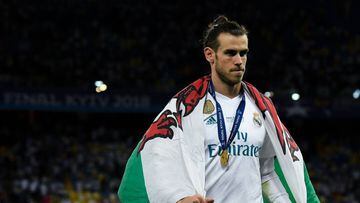 Football players' salaries revealed: Bale sneaks onto the podium