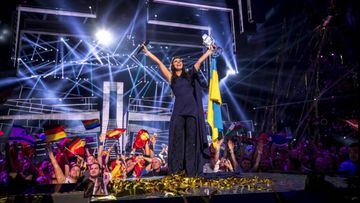 Jamala, la representante de Ucrania celebrando su victoria en el Festival de Eurovisión 2016