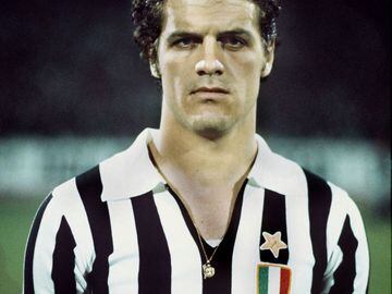 Llegó a la Juventus procedente del Roma en 1970. Jugó seis temporadas como blanquinegro. 