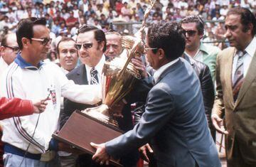El 9 de julio de 1972, se enfrentaron por el título de la Liga 1971-1972, el Club América y el Cruz Azul Futbol Club, quien venció 4-1. Con este triunfo se consolidó el “Clásico Joven”, bautizado así por el comentarista deportivo Gerardo Peña.