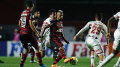 Con Arturo Vidal, Flamengo puso un pie en la final de copa