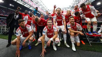 AMSTERDAM, NETHERLANDS - MAY 12: Ajax players celebrate winning the Eredivisie title at the end of the Eredivisie match between Ajax and Utrecht at Johan Cruyff Arena on May 12, 2019 in Amsterdam, Netherlands. (Photo by Dean Mouhtaropoulos/Getty Images)