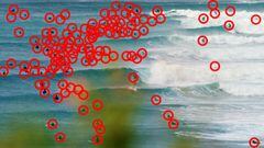 130 surfistas marcados con un c&iacute;rculo rojo en Superbank (Australia).