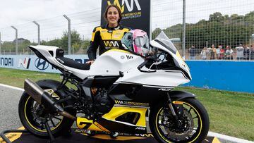 Beatriz Neila se presenta con el equipo Pata Prometeon Yamaha del Mundial Femenino.
