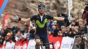 Movistar&#039;s Spanish rider Alejandro Valverde celebrates winning as he crosses the finish line on the fifth day of the fifth stage of the 97th Volta Catalunya 2017, a 182km from Valls to Lo Port (Tortosa), in Valls on March 24, 2017.  / AFP PHOTO / Josep LAGO