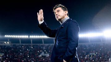 BUENOS AIRES, ARGENTINA - JULY 10: Marcelo Gallardo coach of River Plate waves fans before a match between River Platen and Godoy Cruz as part of Liga Profesional 2022  at Estadio Monumental Antonio Vespucio Liberti on July 10, 2022 in Buenos Aires, Argentina. (Photo by Marcelo Endelli/Getty Images)