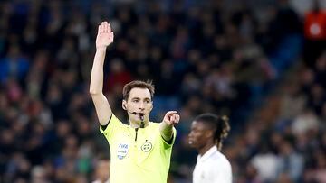 Arbitro barcelona vs real madrid