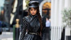 Camila Cabello es captada con un vestido negro de Ronald Van Der Kemp, en Londres, Inglaterra. Octubre 02, 2019.