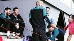 Messi y Mascherano charlan con Francescolli.
