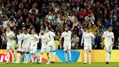 Los jugadores del Real Madrid celebran el gol del 1-0 al Chelsea, obra de Benzema.